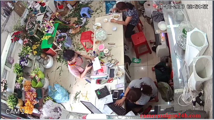 lắp-đặt-camera-giám-sát-cho-shop-hoa-2